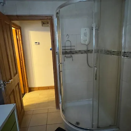 Double Upstairs R2 Guest house *