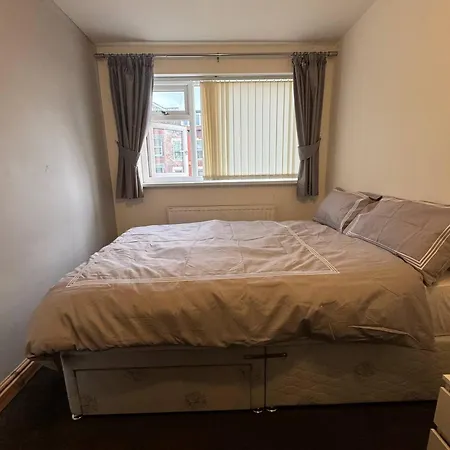 Double Upstairs R2 * Leeds (West Yorkshire)