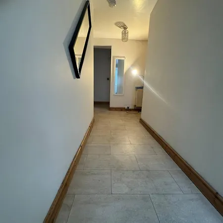 Double Upstairs R2 Guest house *